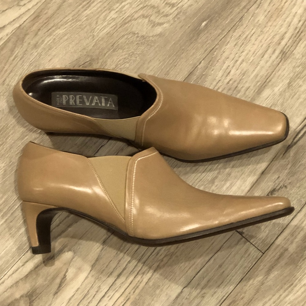 Prevata taupe shoe. Size 7 1/2. Made in Italy